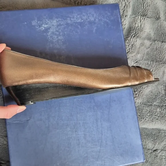 Pierre Michel Bronze Metallic Leather Peep Toe Wedges! Size 37! - Picture 9 of 15